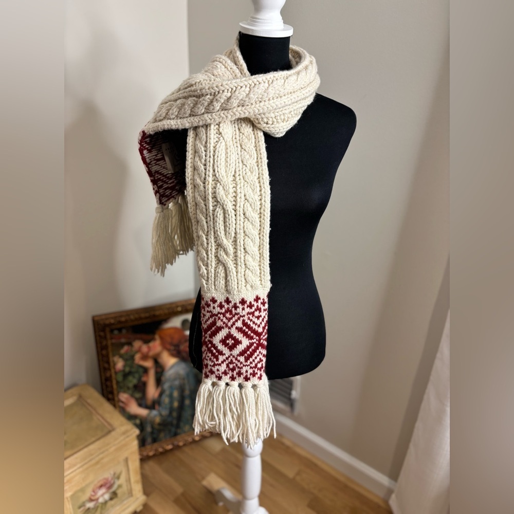 Abercrombie and Fitch Cream and Red Knit Scarf fair aisle with Fringe - Picture 2 of 4